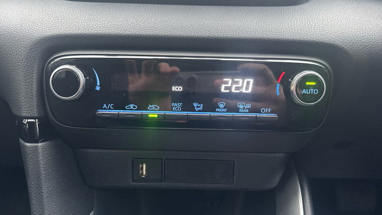 Toyota Yaris 1.5 Hybrid Design 5dr CVT Hybrid Hatchback